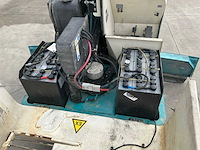 1998 tennant 64000 zelfrijdende veegmachine - afbeelding 51 van  73