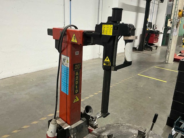 1999 corghi a2010 11-20 bandenwisselmachine - afbeelding 5 van  7