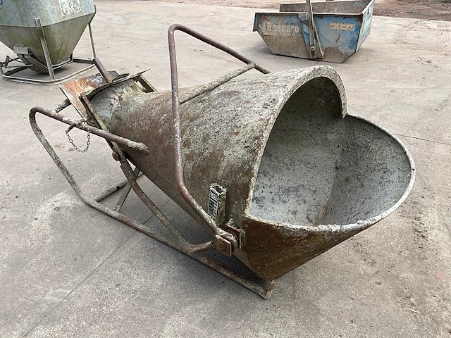 1999 mct l.v. betonkubel - afbeelding 1 van  8