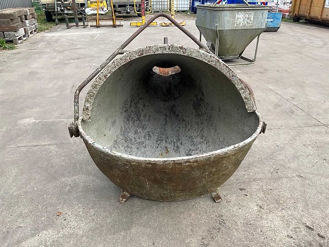 1999 mct l.v. betonkubel - afbeelding 2 van  8