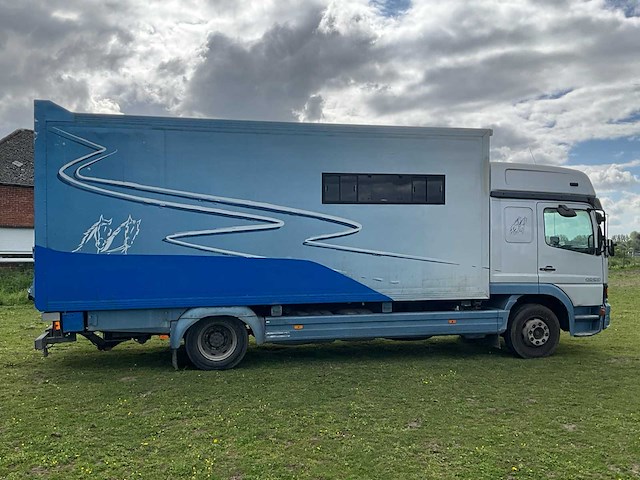 1999 mercedes-benz ateco 1223 ateco 1223 l vrachtwagen voor paardentransport - afbeelding 67 van  71