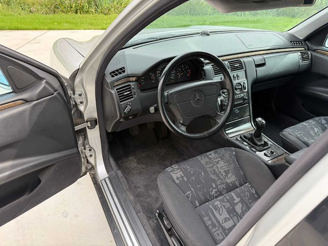 1999 mercedes-benz e250 turbo diesel avantgarde personenauto - afbeelding 12 van  23
