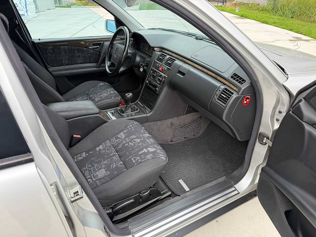 1999 mercedes-benz e250 turbo diesel avantgarde personenauto - afbeelding 14 van  23