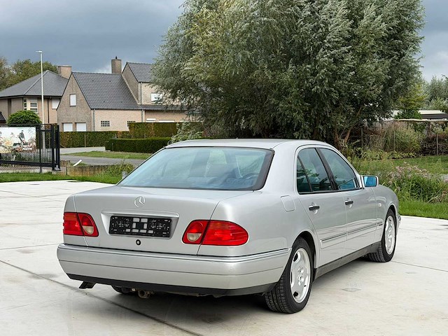 1999 mercedes-benz e250 turbo diesel avantgarde personenauto - afbeelding 17 van  23