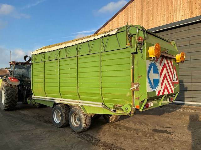 1999 new holland m135 landbouwtractor + maaiarm + laadbakaanhangwagen - afbeelding 16 van  18