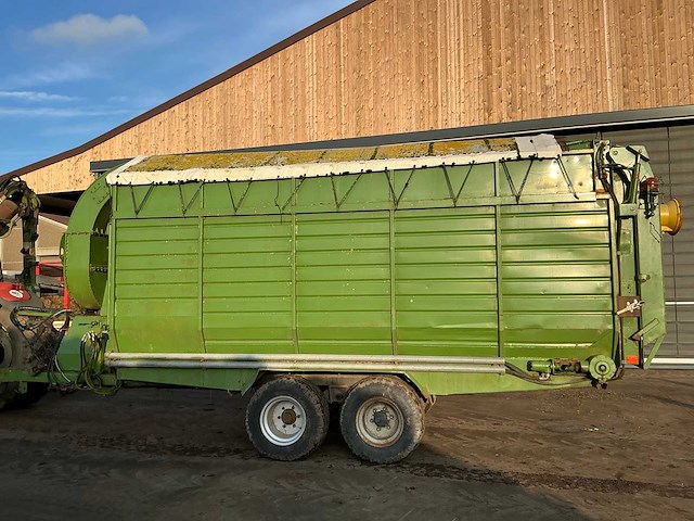 1999 new holland m135 landbouwtractor + maaiarm + laadbakaanhangwagen - afbeelding 17 van  18