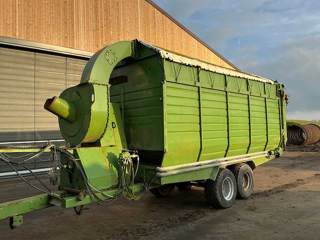 1999 new holland m135 landbouwtractor + maaiarm + laadbakaanhangwagen - afbeelding 18 van  18