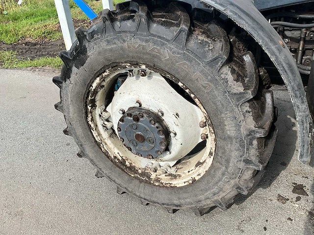 1999 new holland tl90 vierwielaangedreven landbouwtractor - afbeelding 3 van  26