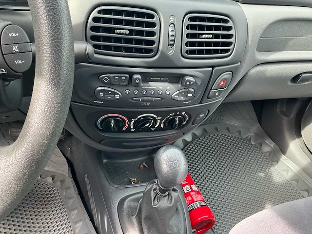 1999 renault megane classic personenauto - afbeelding 4 van  8