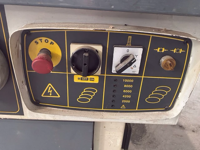 1999 tcm t 23 i spindelfreesmachine - afbeelding 9 van  12