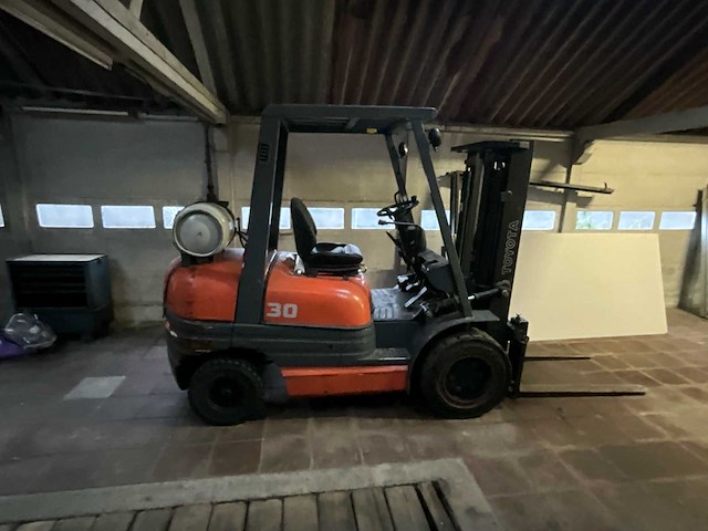 1999 toyota 02-6fgf30 vorkheftruck - afbeelding 3 van  10