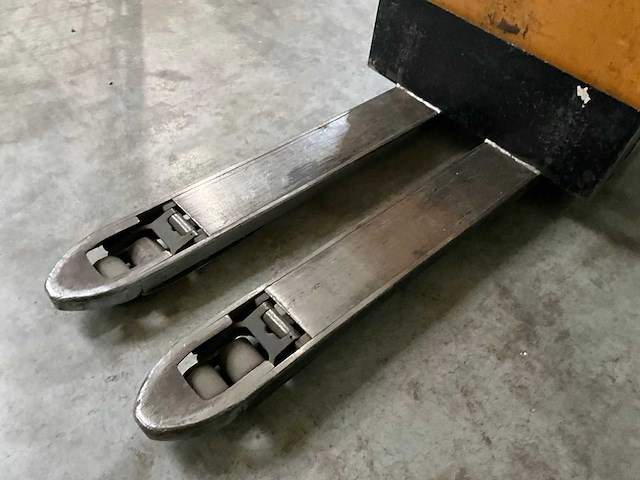 1999 toyota pll 22-8 elektrische palletwagen - afbeelding 10 van  13