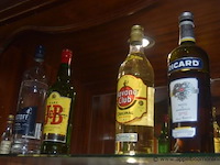 19x aangebroken flessen diverse dranken, waaronder likeuren, vermouth, gin, whisky, rum, pastis en port - afbeelding 4 van  4