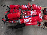 19x diverse brandblusapparaten - afbeelding 3 van  4