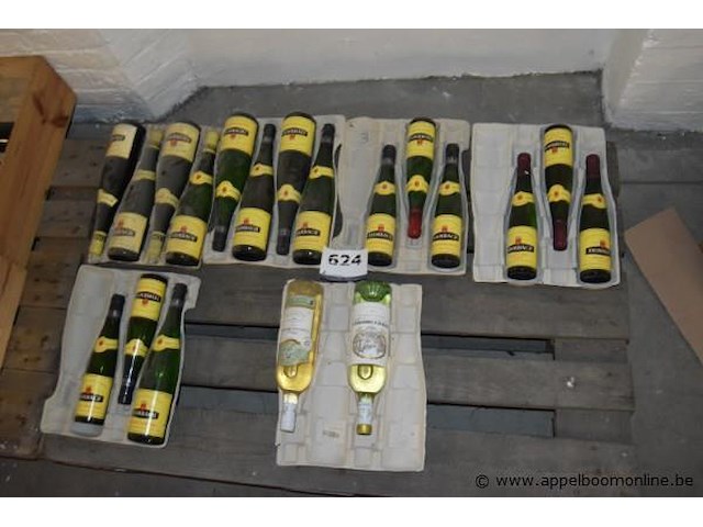19x fles witte wijn, wo. trimbach muskat réserve 2015, trimbach gewurztraminer 2015, trimbach pinot gris 2015, 75cl - afbeelding 1 van  5