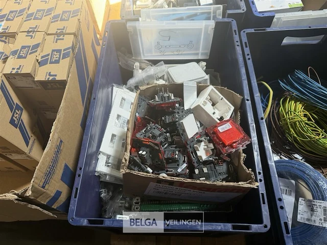 1x bak met div elektro - afbeelding 1 van  2