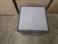 1x bijzettafeltje pu leder met glasblad 42x42x52h - afbeelding 2 van  3