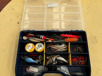 1x box met vissers accessoires zeevisserij - afbeelding 1 van  2