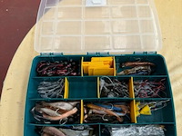 1x box met vissers accessoires zeevisserij - afbeelding 1 van  2