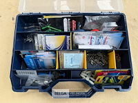 1x box met vissers accessoires - afbeelding 1 van  2