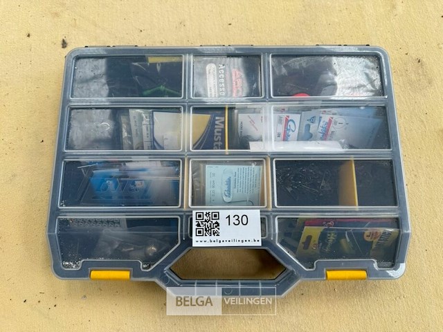 1x box met vissers accessoires - afbeelding 2 van  2