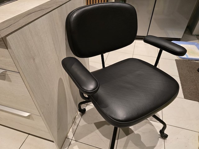 1x bureaustoel zwart leder draaibaar en op wieltjes - afbeelding 2 van  7