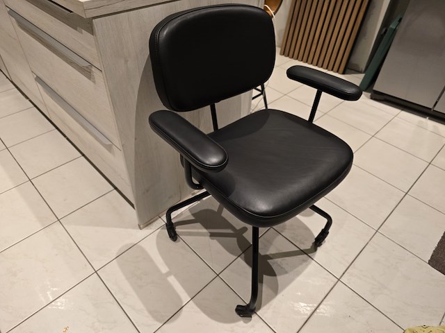 1x bureaustoel zwart leder draaibaar en op wieltjes - afbeelding 5 van  7