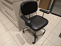 1x bureaustoel zwart leder draaibaar en op wieltjes - afbeelding 5 van  7