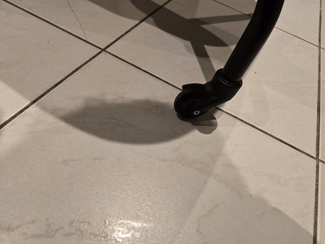 1x bureaustoel zwart leder draaibaar en op wieltjes - afbeelding 6 van  7