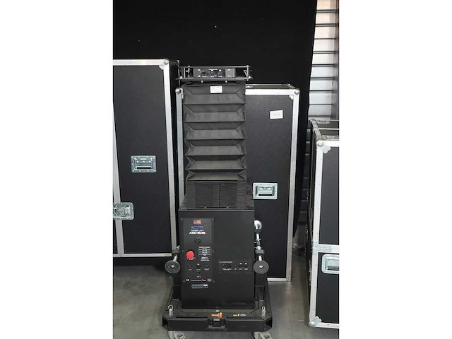 1x dmx controlled lift aed-sl18 + flightcase - afbeelding 1 van  2