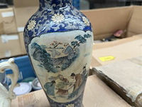 1x door met decoratie en vazen - afbeelding 1 van  3