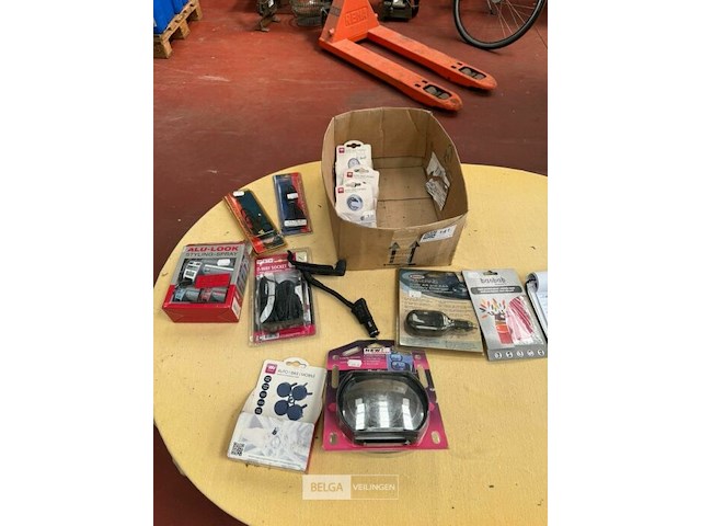 1x doos allerlei auto-accessoires - afbeelding 1 van  8
