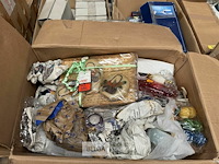 1x doos met kaarsen, glaswerk, geschenken - afbeelding 1 van  4