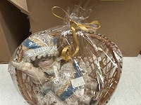 1x doos met poppetjes in rieten zeteltjes - afbeelding 2 van  3