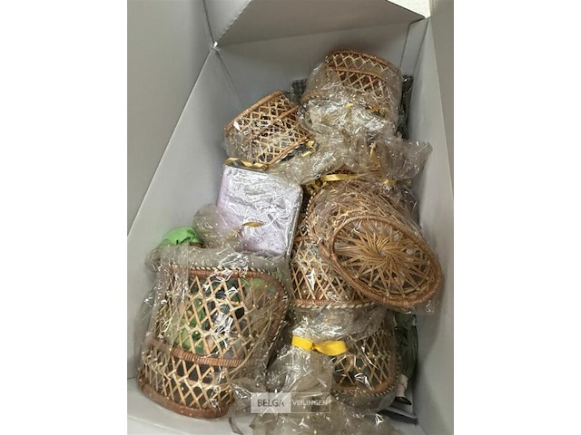 1x doos met poppetjes in rieten zeteltjes - afbeelding 3 van  3