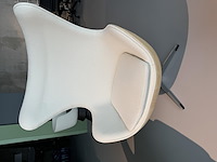 1x egg chair wit licht hout