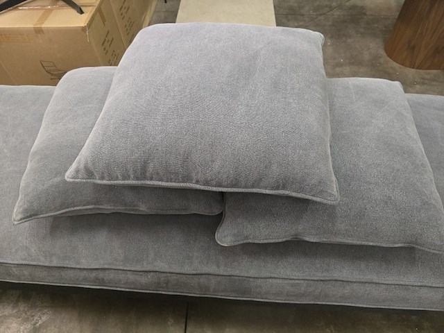 1x groot kussen 230x80x15h grijs en 3 kussens 55x55 - afbeelding 7 van  7
