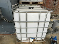 1x ibc-container 1000l in stalen buizenframe op pallet - afbeelding 2 van  2