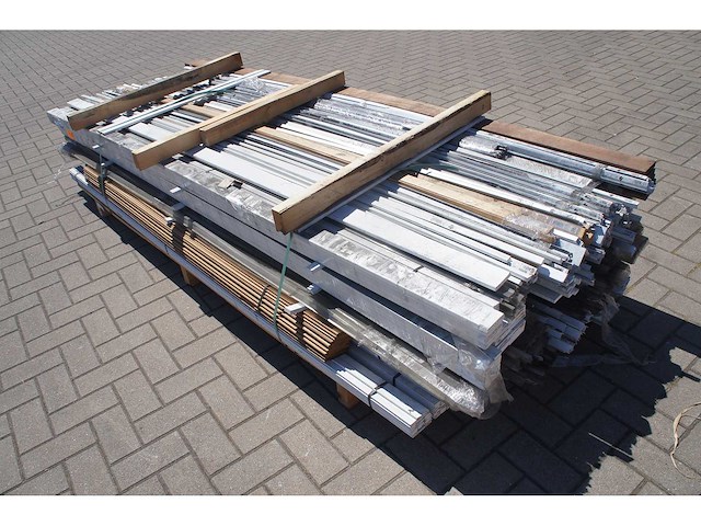 1x lot diverse plinten en afwerkprofielen - afbeelding 5 van  5