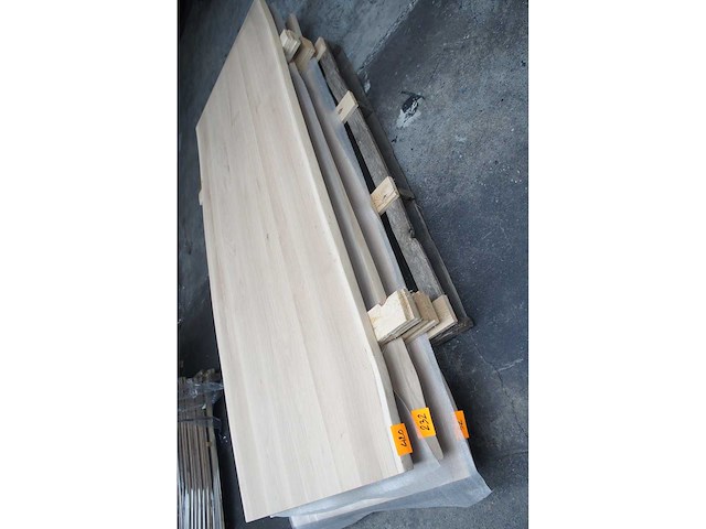 1x massief eiken tafelblad boomstameffect 2m40 - afbeelding 1 van  4