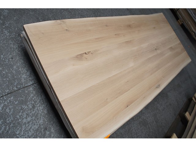 1x massief eiken tafelblad boomstameffect 2m50 - afbeelding 2 van  4