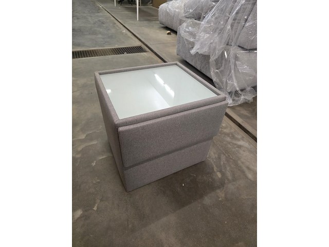 1x nachtkastje in stof met lade en glasblad 50x50x46h - afbeelding 1 van  9