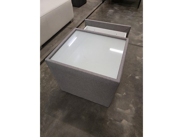 1x nachtkastje in stof met lade en glasblad 50x50x46h - afbeelding 7 van  9