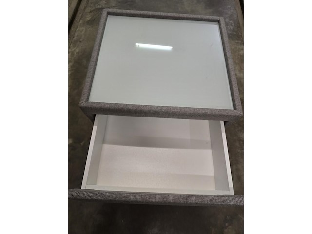 1x nachtkastje in stof met lade en glasblad 50x50x46h - afbeelding 9 van  9
