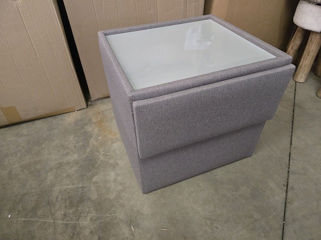 1x nachtkastje in stof met lade en glasblad 50x50x46h - afbeelding 2 van  4
