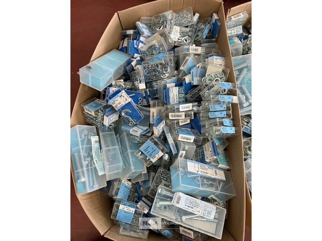 1x pallet met div bouten, moeren en sluitringen frhei - afbeelding 1 van  4