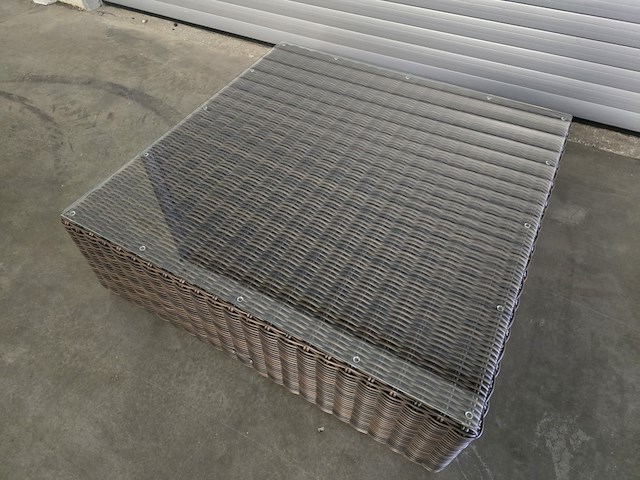 1x salontafel rottan met glazen blad 105x105x35h - afbeelding 3 van  4