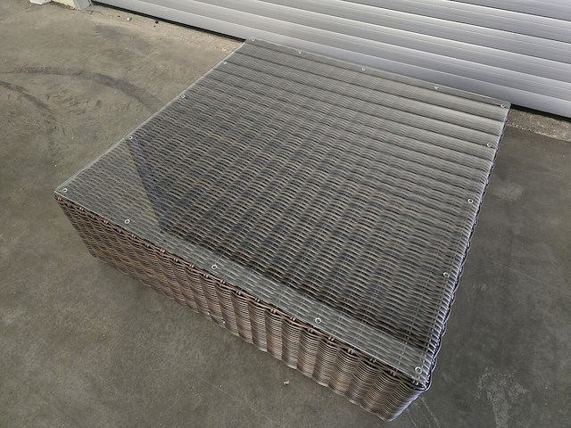1x salontafel rottan met glazen blad 105x105x35h - afbeelding 3 van  4