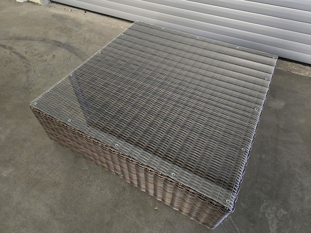 1x salontafel rottan met glazen blad 105x105x35h - afbeelding 3 van  4