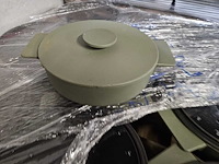 1x serax - surface - kookpot gietijzer camo green 23cm - afbeelding 1 van  4